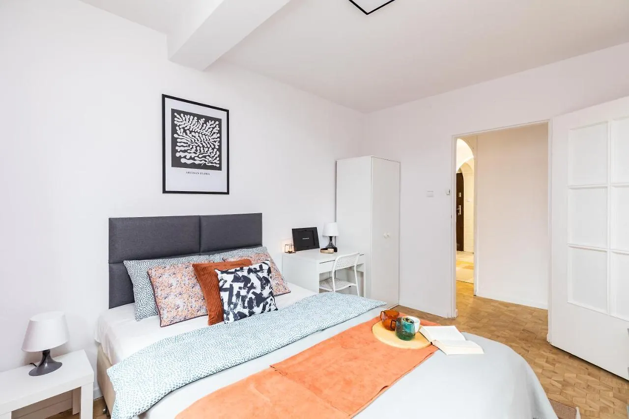 Room Bohaterow Wrzesnia Варшава 0*,  Польша
